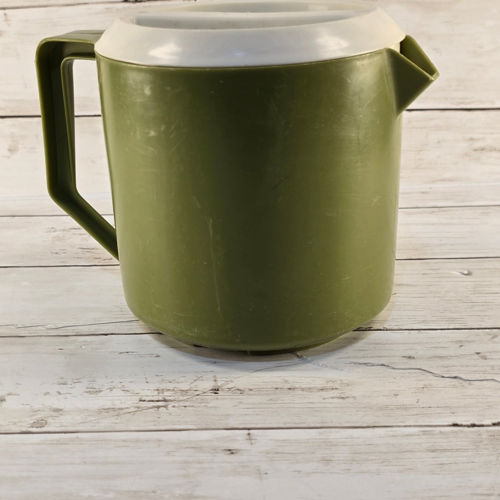 Vintage‎ Rubbermaid Avocado Green Pitcher 1.5 Quart 1420mL White Lid 2745 Retro